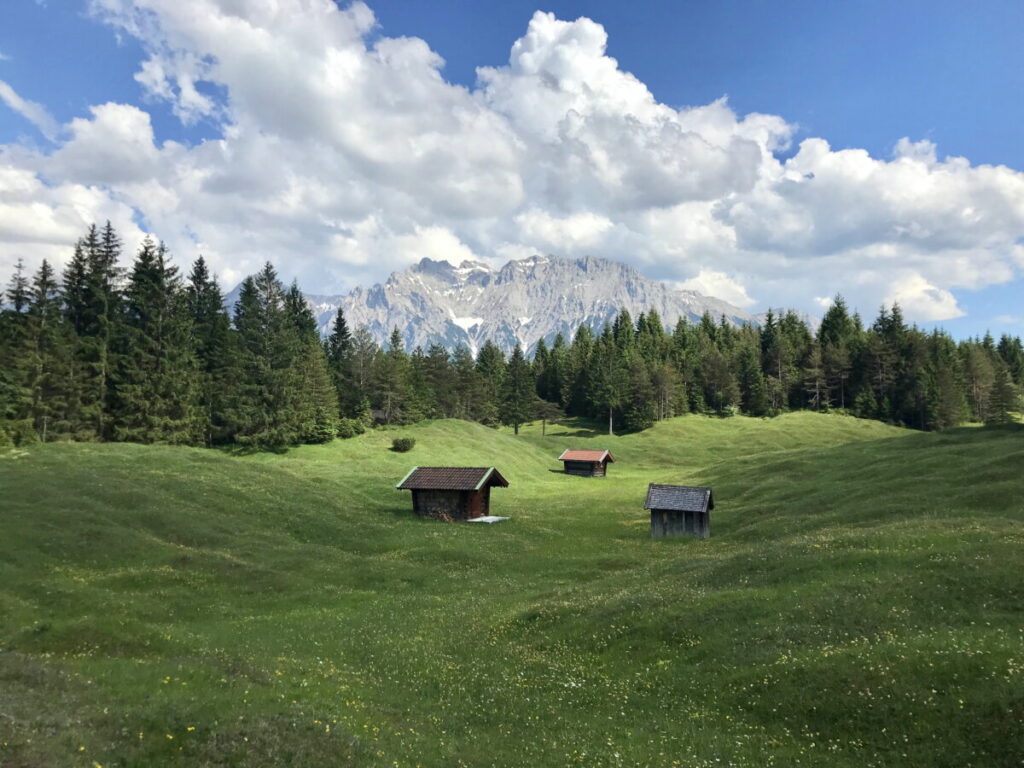 Geheimtipps Mittenwald - die Buckelwiesen mit Blick auf das Karwendel