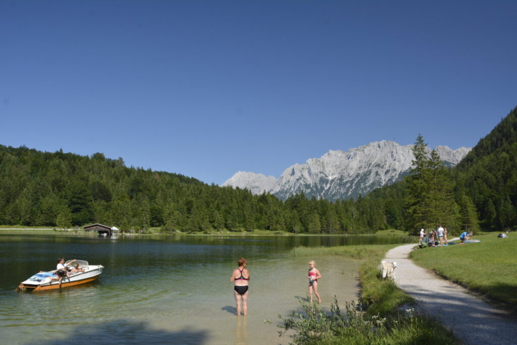 Geheimtipp Mittenwald - der Ferchensee mit Blick auf das Karwendel